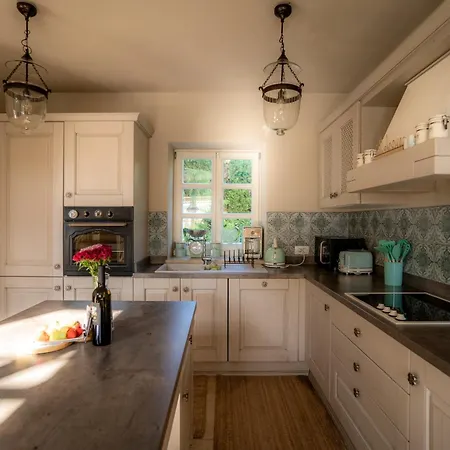 Moonlight 1 Near Porec For 9 Person - Pet Friendly With Large Garden, Playground & 50 M2 Pool וילה
