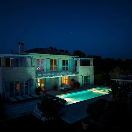 Moonlight 1 Near Porec For 9 Person - Pet Friendly With Large Garden, Playground & 50 M2 Pool Villa