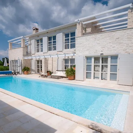 Moonlight 1 Near Porec For 9 Person - Pet Friendly With Large Garden, Playground & 50 M2 Pool *