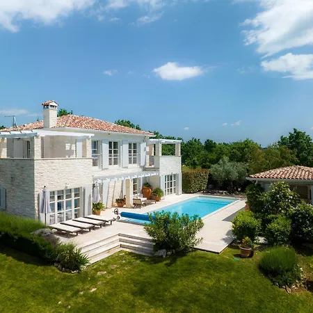 Moonlight 1 Near Porec For 9 Person - Pet Friendly With Large Garden, Playground & 50 M2 Pool Villa Visnjan