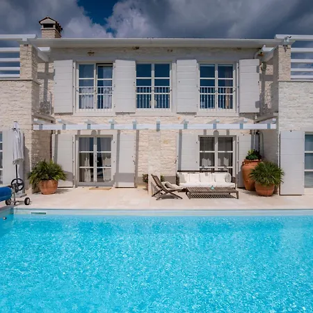 Villa Moonlight 1 Near Porec For 9 Person - Pet Friendly With Large Garden, Playground & 50 M2 Pool
