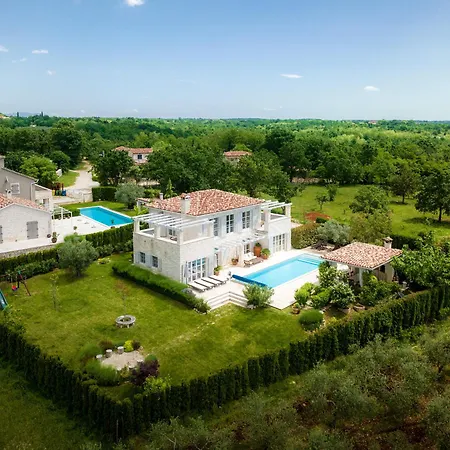 Moonlight 1 Near Porec For 9 Person - Pet Friendly With Large Garden, Playground & 50 M2 Pool Villa *